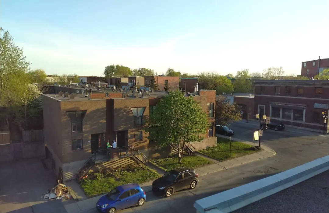 Modern Townhouse With Rooftop Deck-1