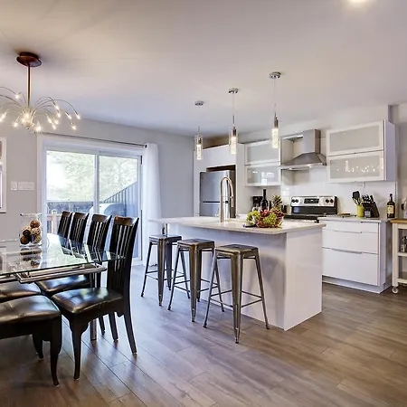 Modern Townhouse With Rooftop Deck-2